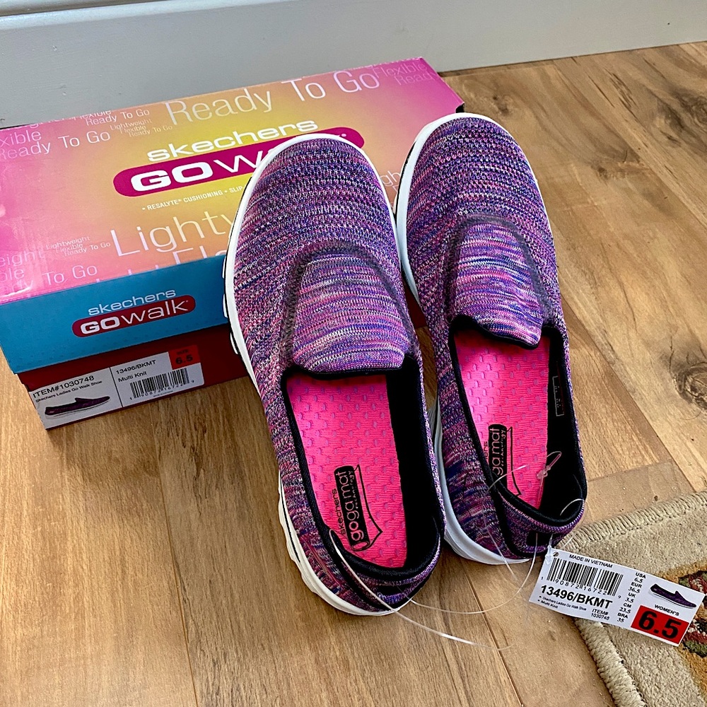 [NWT] Skechers Ladies Go Walk size 6.5 US Women’s